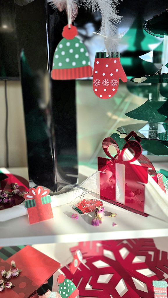 Prsten za salvetu – suptilan znak istinske elegancije. Izrađeno od vrhunskog akrilnog materijala.